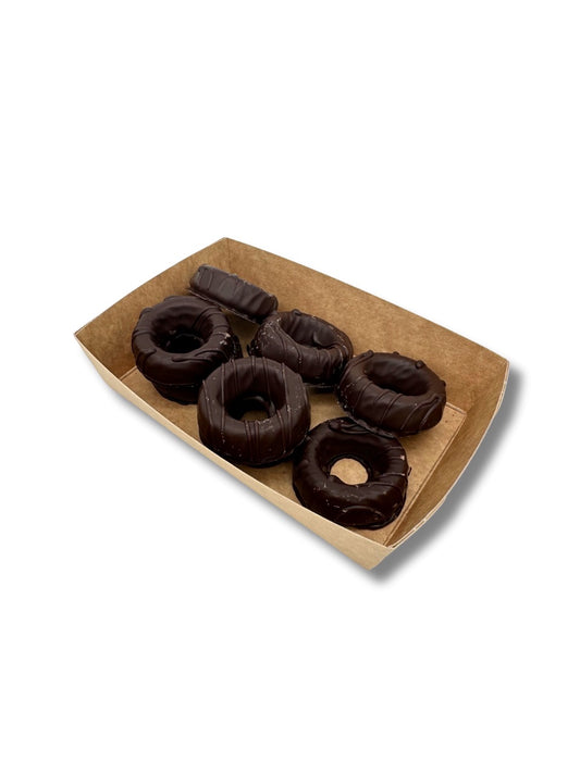 Rotweinringe 100 g, edle Pralinen mit flüssiger Rotweinfüllung in Bitterschokolade, winterlicher Genuss aus der Dreyer Confiserie in der Rattenfängerstadt Hameln.