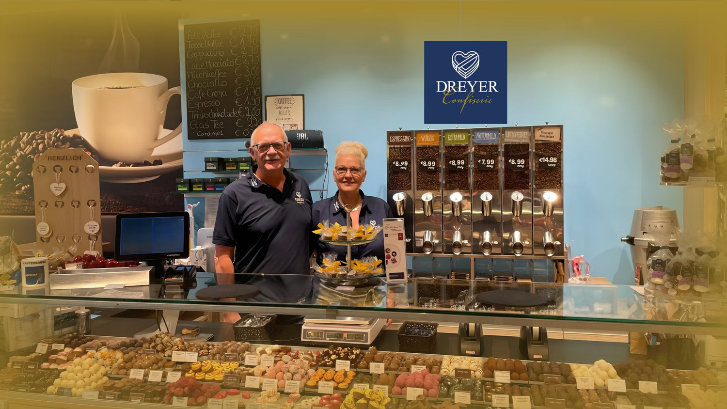 Wilkommen in der Dreyer Confiserie, direkt aus dem Herzen der Rattenfängerstadt. Seit über 20 Jahren sind wir ihr Ansprechpartner für Confiserie Kunst, Kaffee, Schokolade und vieles mehr. 