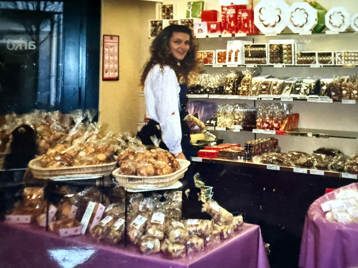Süßwarentheke in Bad Münder, wo Bettina Dreyer 1993 ihre Laufbahn im Süßwarenfachhandel begann