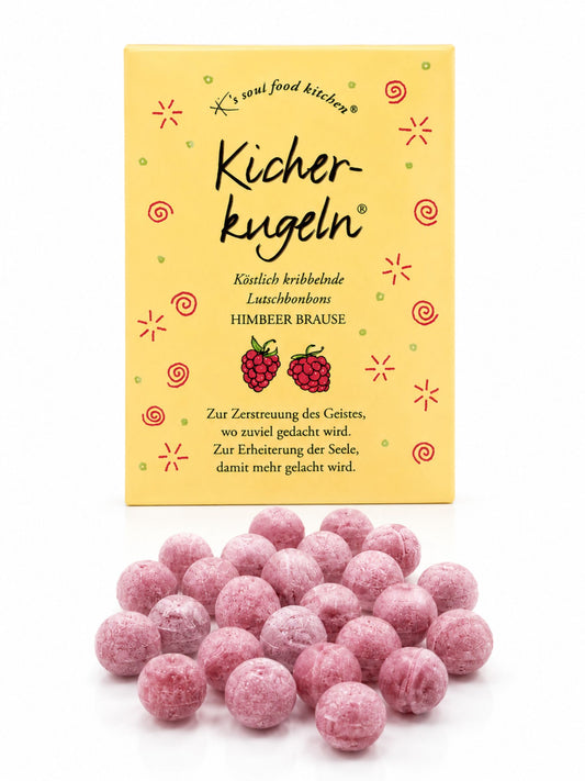 Kicherkugeln Bonbons Himbeer Brause 75g von K's Soul Food Kitchen vor weißem Studiohintergrund"