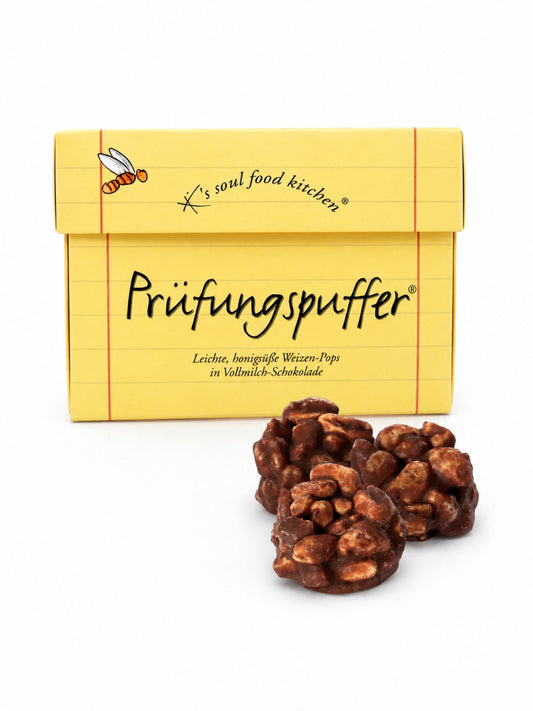 Prüfungspuffer Weizen-Pops in Schokolade 125g von K's Soul Food Kitchen vor weißem Studiohintergrund